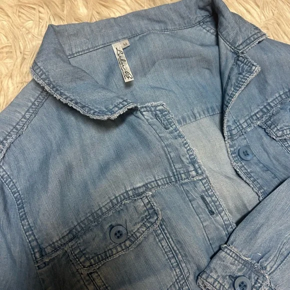 NWT Lulu-B Lightweight Blue Jean Shacket - Picture 3 of 4